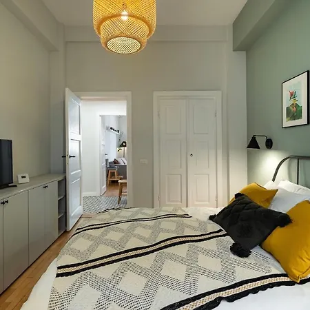 Bohemian In Old Town - Self Check-in Apartment