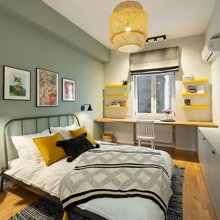 Bohemian In Old Town - Self Check-in Apartment